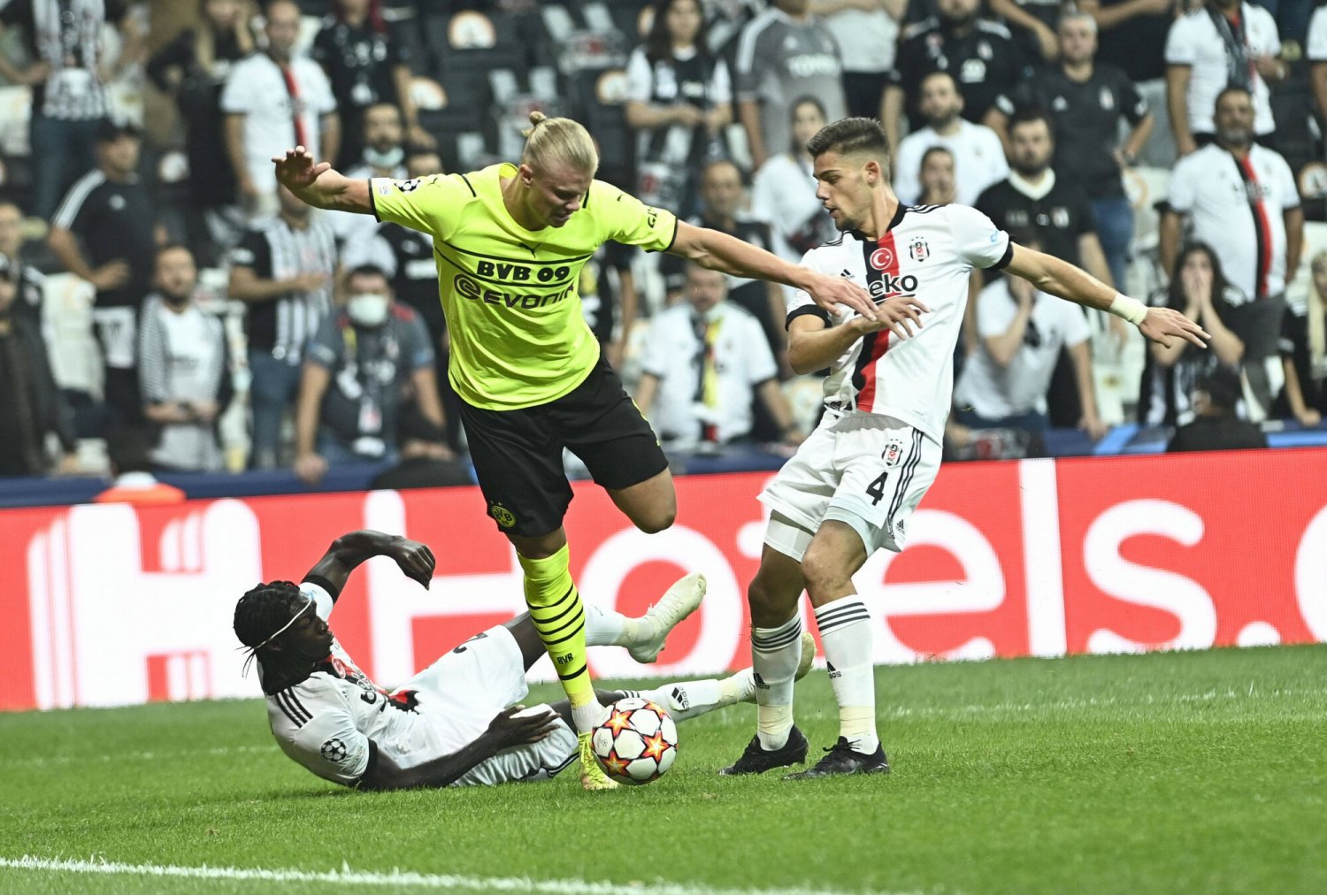 Erling Haaland z golem, a jego Borussia Dortmund z triumfem na początek Ligi Mistrzów