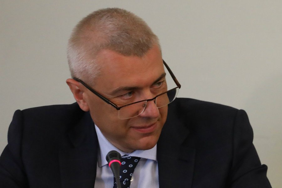 Roman Giertych wykpił na Twitterze dopłaty do krów i tuczników, które Jarosław Kaczyński obiecał na konwencji PiS w Kadzidle.