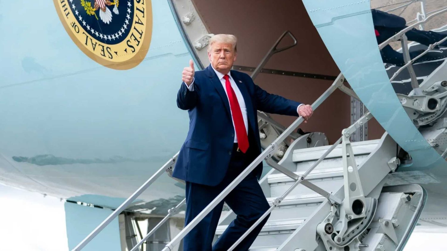 Air Force One awaria Trump Donald Trump wchodzi do Air Force One