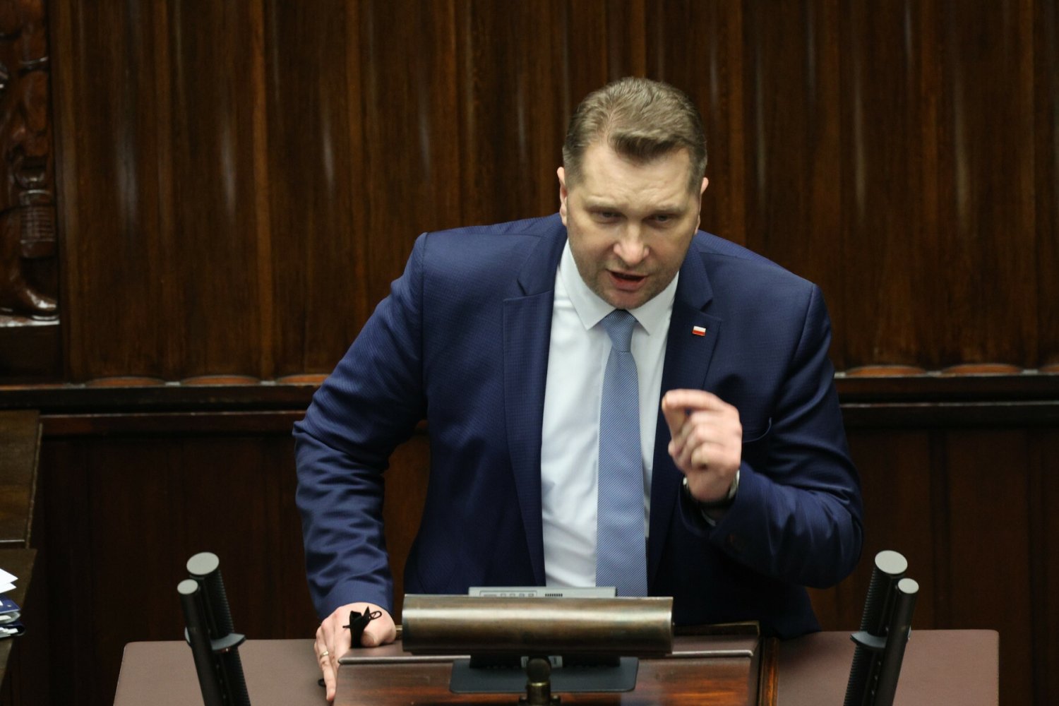 Szef resortu edukacji za wysoką śmiertelność Polaków obwinia opozycję.