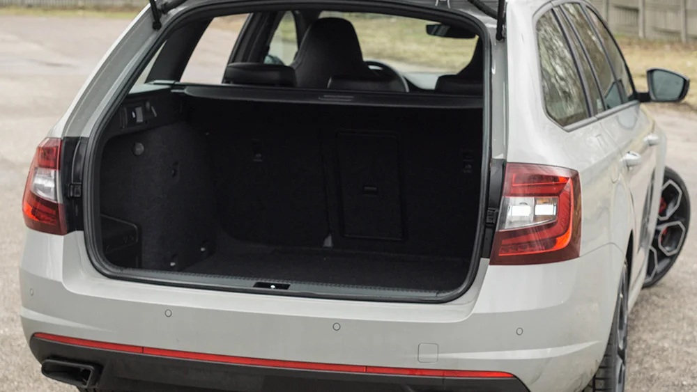 No i to wciąż Skoda. Octavia RS jest nie tylko szybka, ale i pakowna.