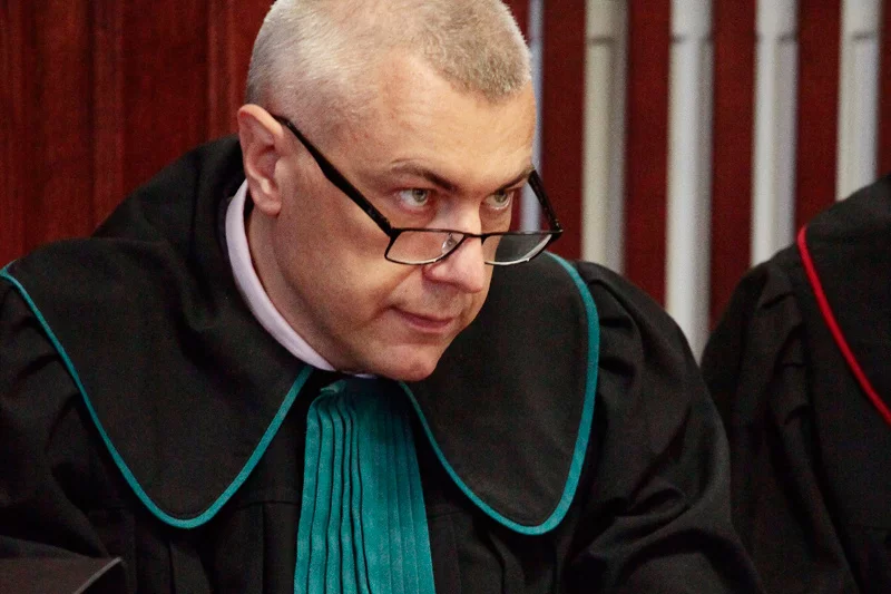 Roman Giertych twierdzi, że Bartłomiej Misiewicz jest niezatapialny dzięki wyjątkowemu układowi, w którym jest równie ważnym elementem, co sam Jarosław Kaczyński.