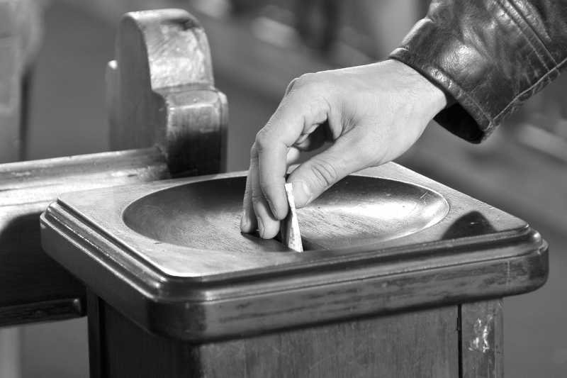 Ks. Henryk Zieliński przekonuje, że Kościół nie potrzebuje państwowych pieniędzy.