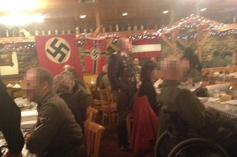 Impreza w hitlerowskich mundurach i ze swastyką? W USA tak robi się rekonstrukcje historyczne...