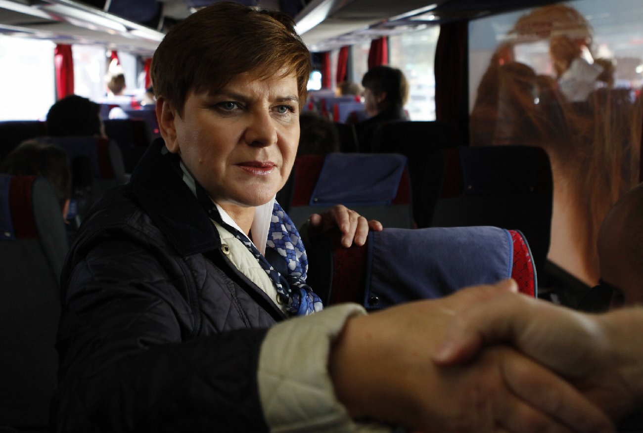 "Radzę się zastanowić", Beata Szydło odpowiada TVN