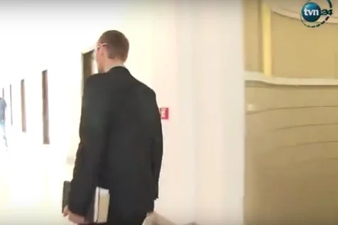 Incydent na sejmowym korytarzu podczas rozmowy dziennikarza z Ryszardem Petru.