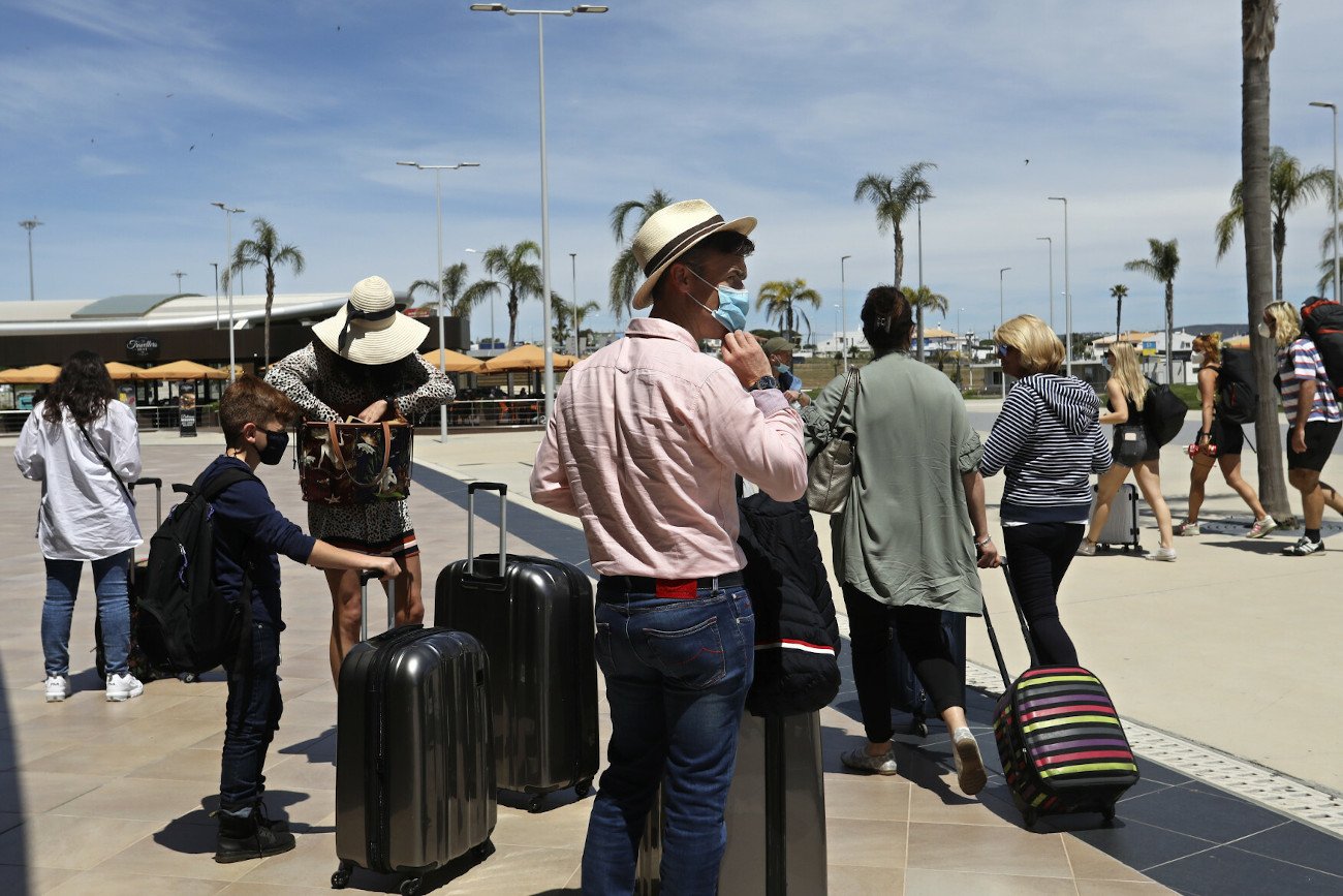 Portugalia jako pierwszy kraj Unii Europejskiej przestanie honorować na swoich granicach certyfikaty covidowe potwierdzające pełne zaszczepienie lub przechorowanie COVID-19.