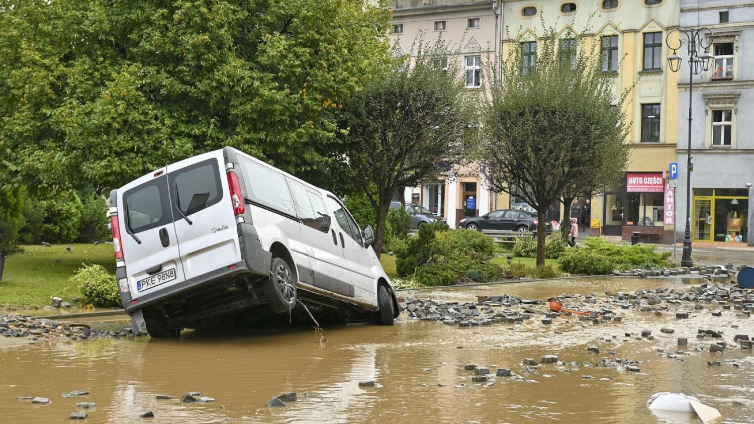 W Głuchołazach woda już opada. Można robić bilans zniszczeń i strat