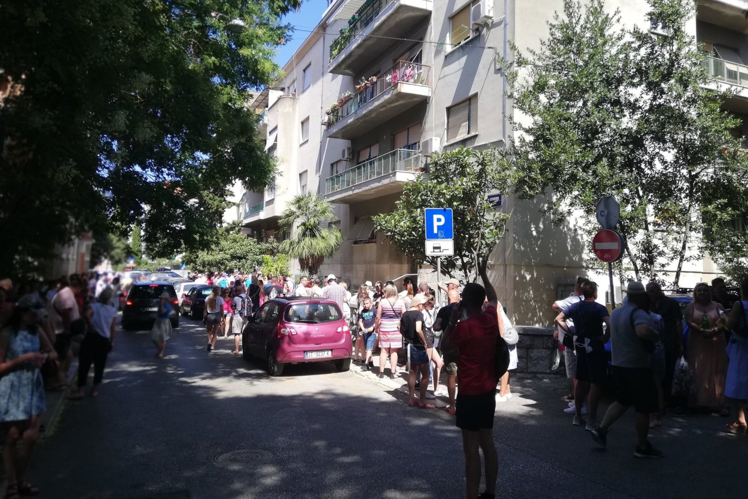 Kolejka do konsulatu w Splicie od rana ma kilkaset metrów.