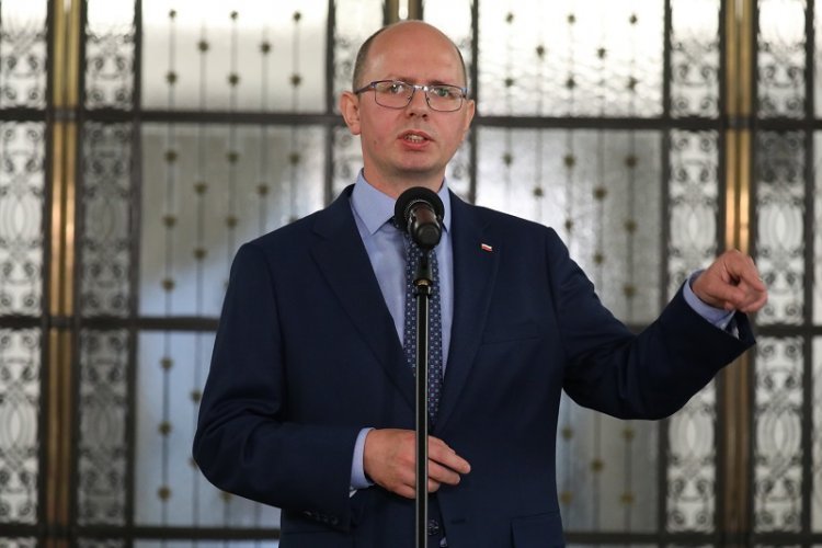 Podano zarobki członków komisji ds. pedofilii.