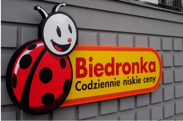 Biedronka planuje ekspansję – otwiera 300 sklepów, a do tego rusza z internetową ofertą.