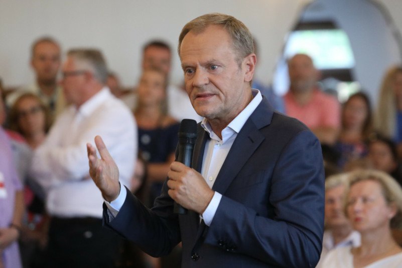 Donald Tusk ostro o podręczniku do HiT. "Dla PiS nie ma granic łajdactwa"