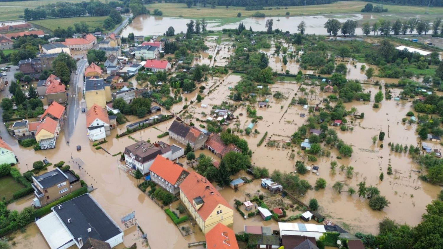 Woda porwała ich dom. Zrozpaczona córka poszukuje rodziców