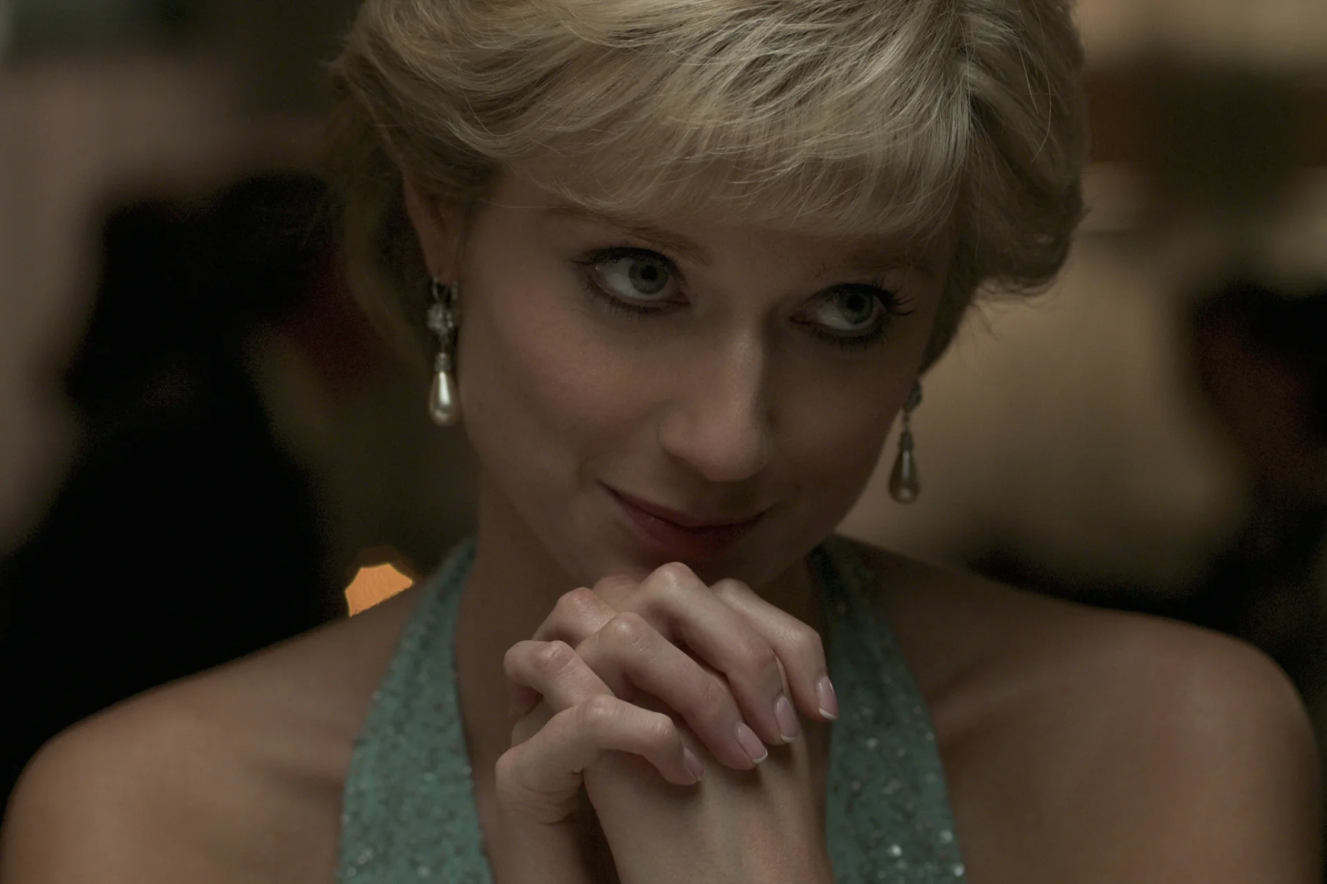 Elizabeth Debicki gra w serialu księżną Dianę. Ojcem aktorki jest Polak