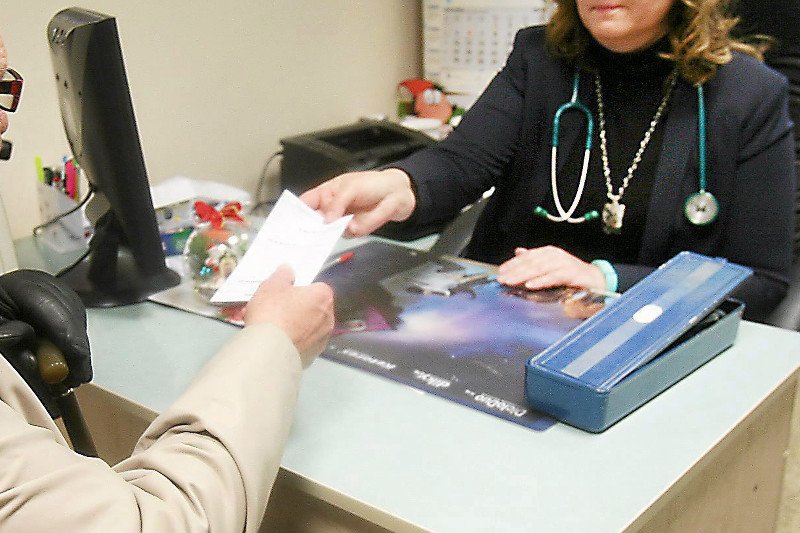 Pacjenci, mimo zapewnień Ministra Zdrowia, boją się, że źle zareagują na odpowiednik leku.