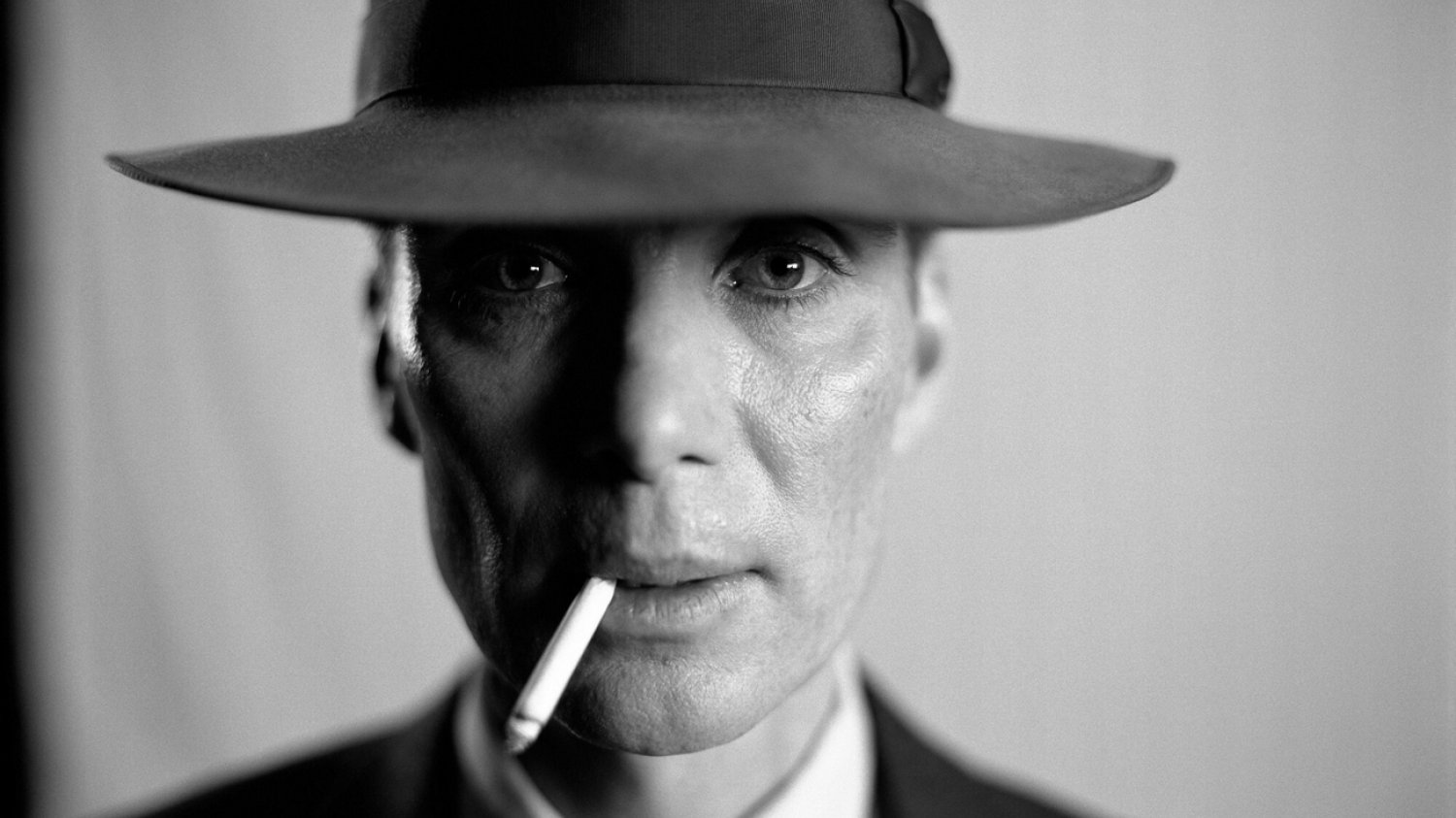 W Roberta Oppenheimera wcieli się u Christophera Nolana gwiazda serialu "Peaky Blinders" - Cillian Murphy. W Roberta Oppenheimera wcieli się u Christophera Nolana gwiazda serialu "Peaky Blinders" - Cillian Murphy.