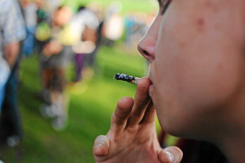 W Szwajcarii chcą otworzyć "stowarzyszenia palaczy marihuany". Sprzedawany narkotyk miałby być wolny od chemii