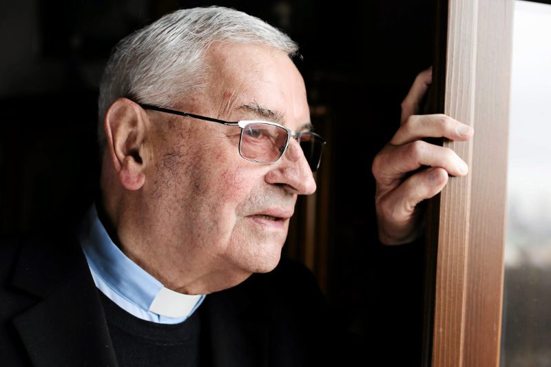 "Przeżyłem II wojnę światową i okres komunizmu i naprawdę wiem, czym to grozi". Bp Pieronek mówi o tym, co mogą oznaczać dla Polski zachodzące właśnie zmiany.