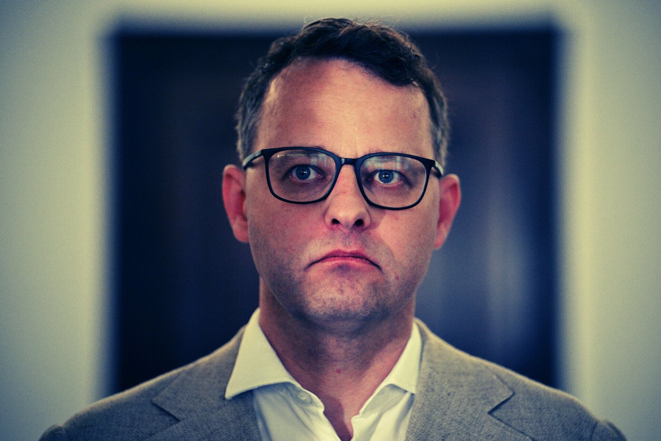 Marcin Romanowski jest poszukiwany listem gończym. Tak sytuację oceniają mieszkańcy jego rodzinnego Skrwilna.