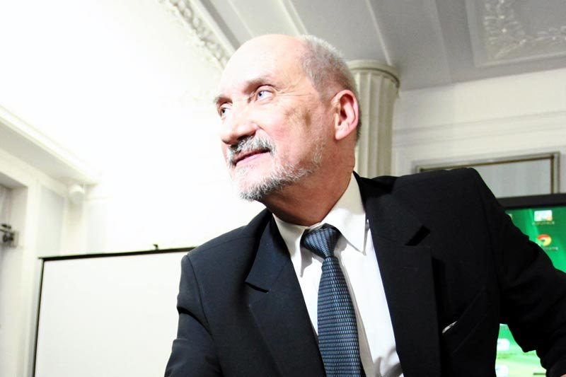 Antoni Macierewicz donosi do prokuratury w sprawie ocalałych z katastrofy smoleńskiej.