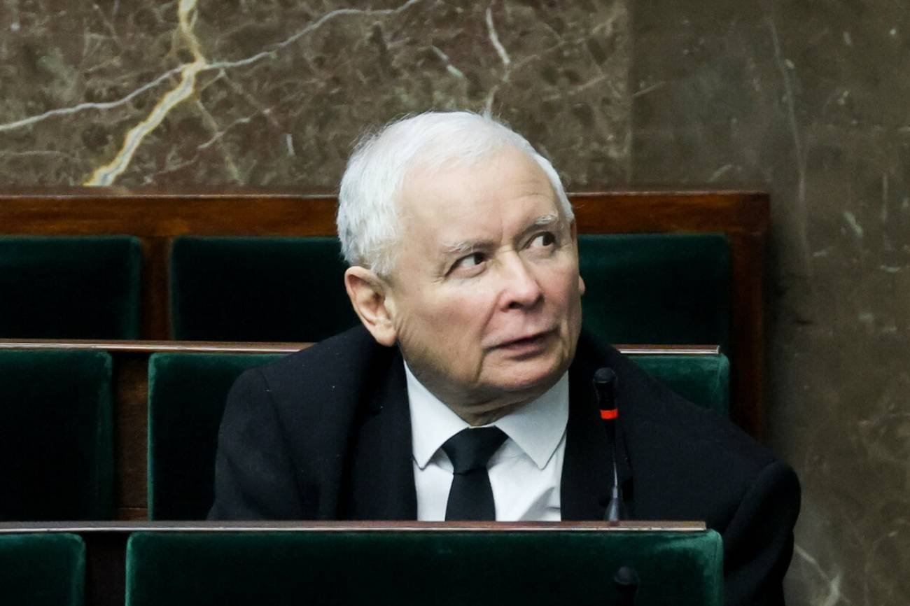 Nowy sondaż. Opozycja wygrałaby z PiS, ale Hołownia spada w rankingu