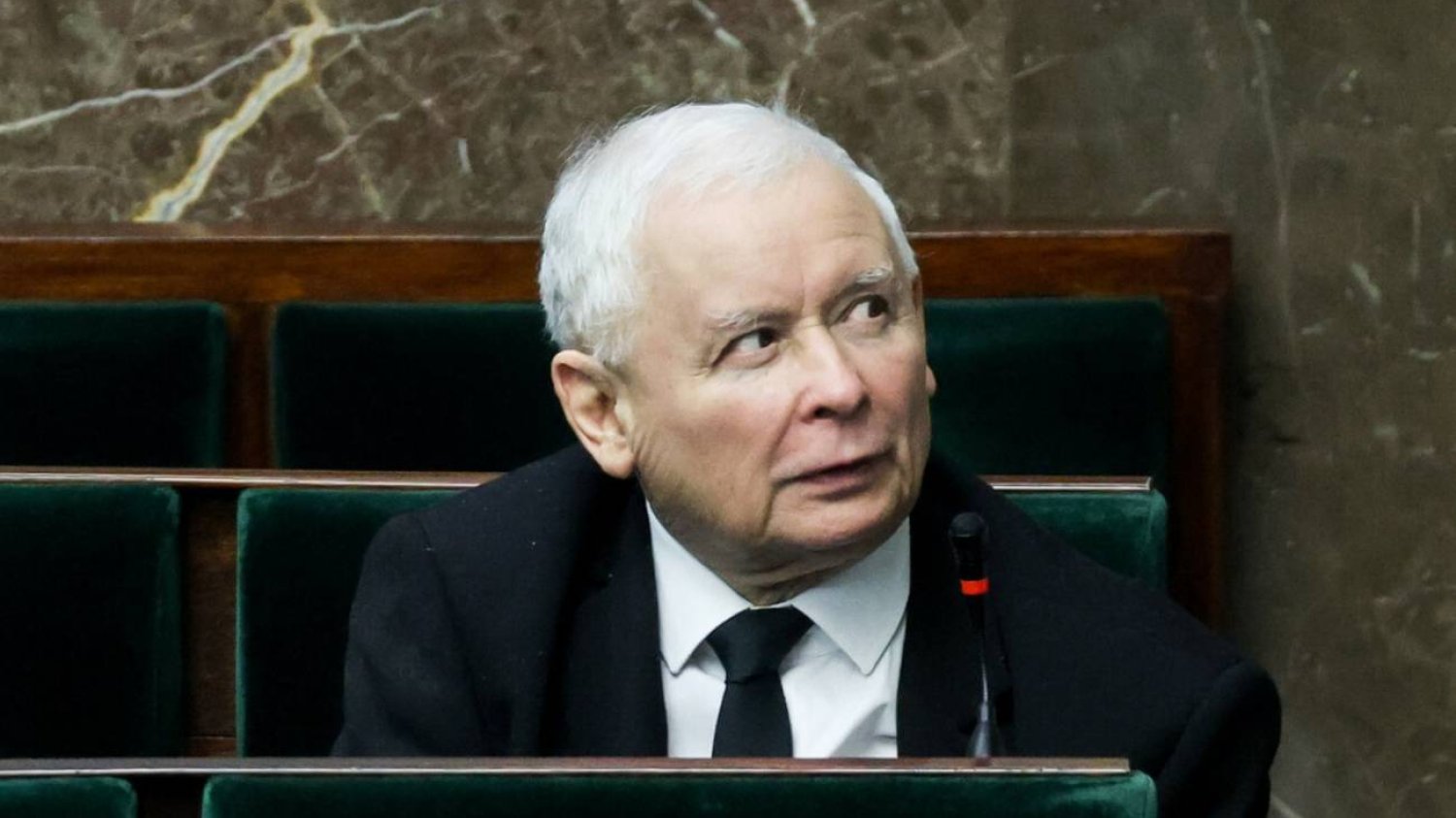 Nowy sondaż. Opozycja wygrałaby z PiS, ale Hołownia spada w rankingu