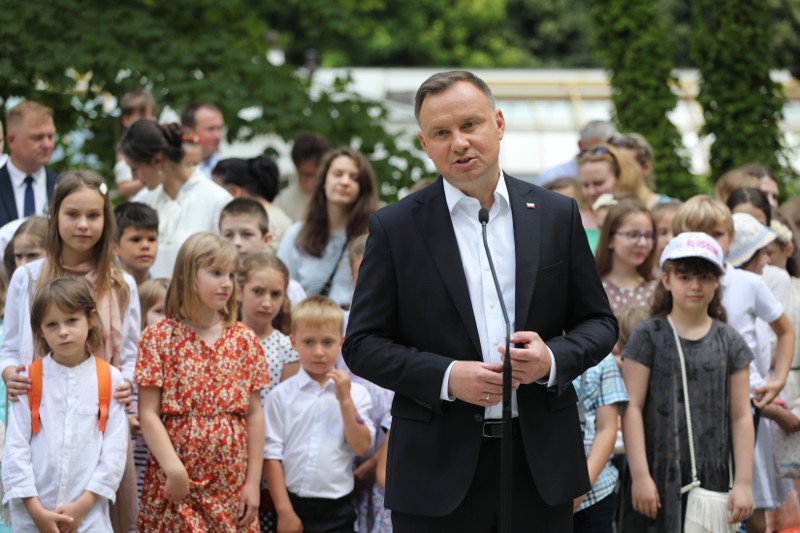 Organizacje pozarządowe i fundacje krytykują prezydencki projekt zmian w prawie oświatowym.