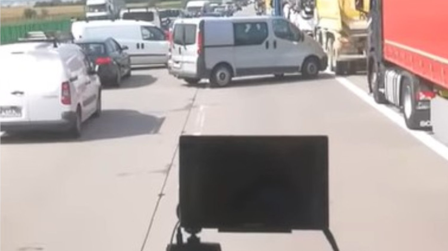 Strażacy nagrali zachowanie kierowców na A4.