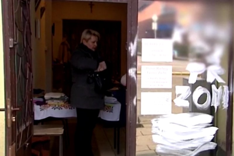 Ktoś namalował na drzwiach biura PiS na Śląsku obraźliwe napisy. Sprawą zajmuje się policja.