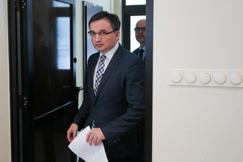 Zbigniew Ziobro zapowiedział wszczęcie śledztwa, które ma na celu ustalić osoby odpowiedzialne za zaniechania.