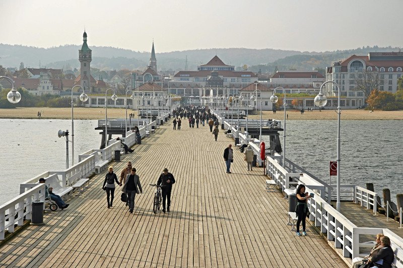 Wódka bije Polaków po oczach. "Przeszłam całą ulicę. Czynny był tylko sklep z alkoholem"