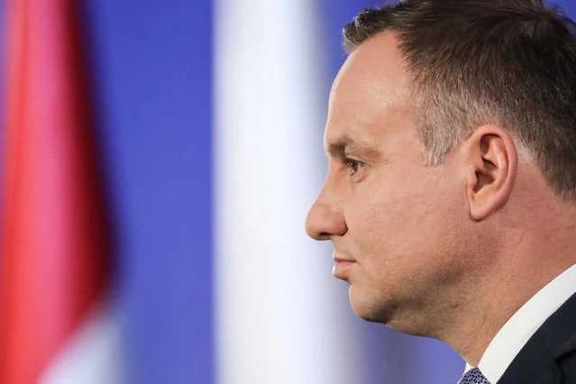 Andrzej Duda chce się wybić na niezależność? Opozycja widzi to trochę inaczej.
