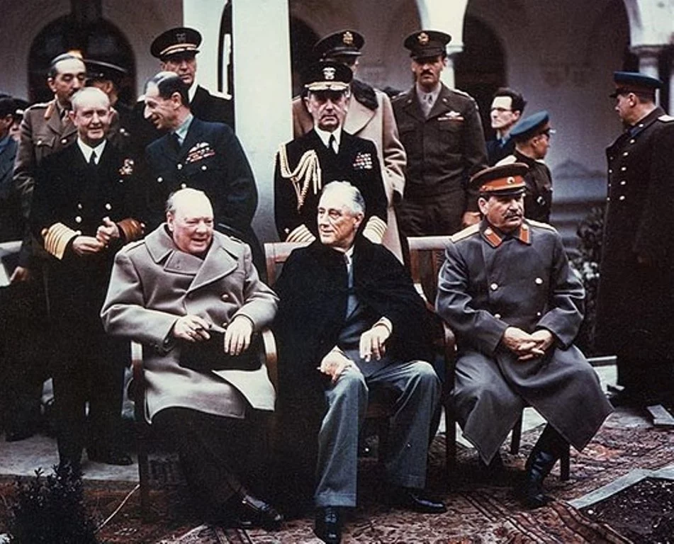 Winston Churchill, Franklin D. Roosevelt i Józef Stalin w Jałcie. Trzech ludzie zdecydowało o losach powojennej Polski.
