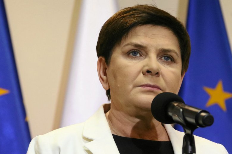 Beata Szydło "pozbyła się" flagi nawet w PE.