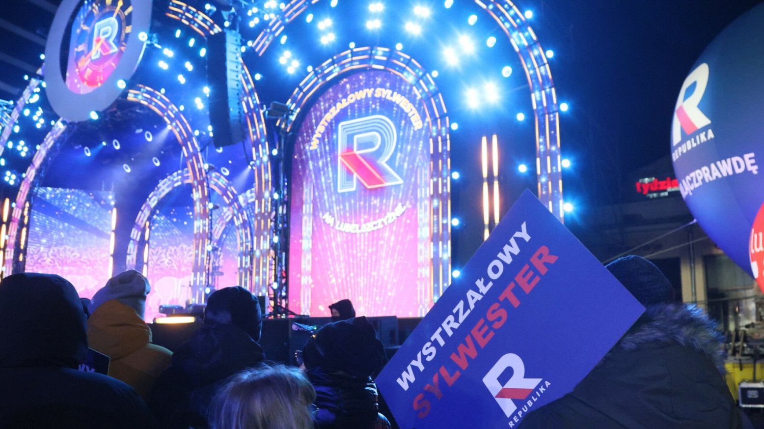 Republika próbowała "ograć" TVP w Sylwestra. Taki był efekt tej "walki".