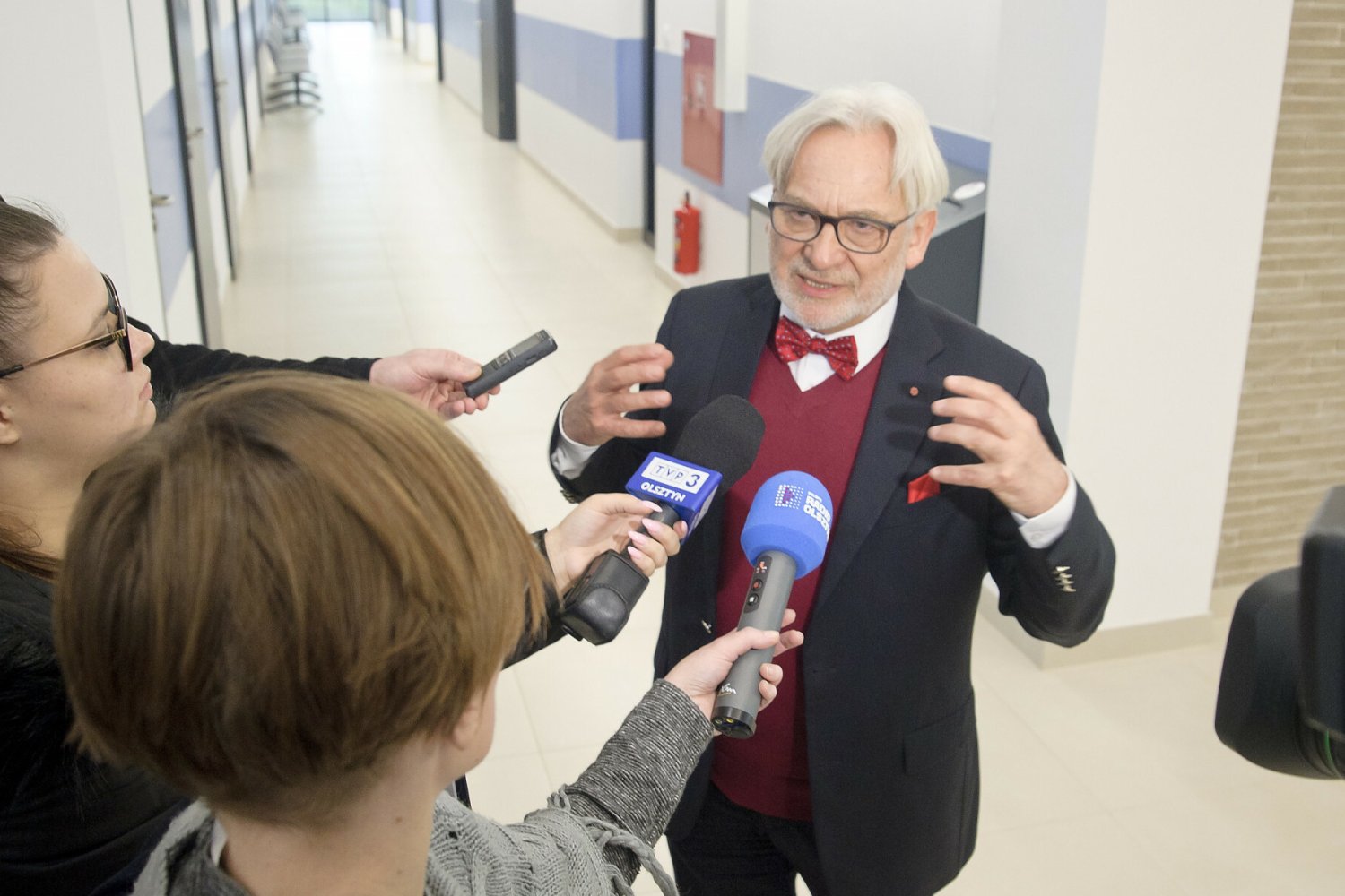 Dokument, który prof. Wojciech Maksymowicz pokazał dziennikarzom na dowód swojej niewinności w sprawie zmarłej w olsztyńskim szpitalu pacjentki, mógł zostać sfałszowany.