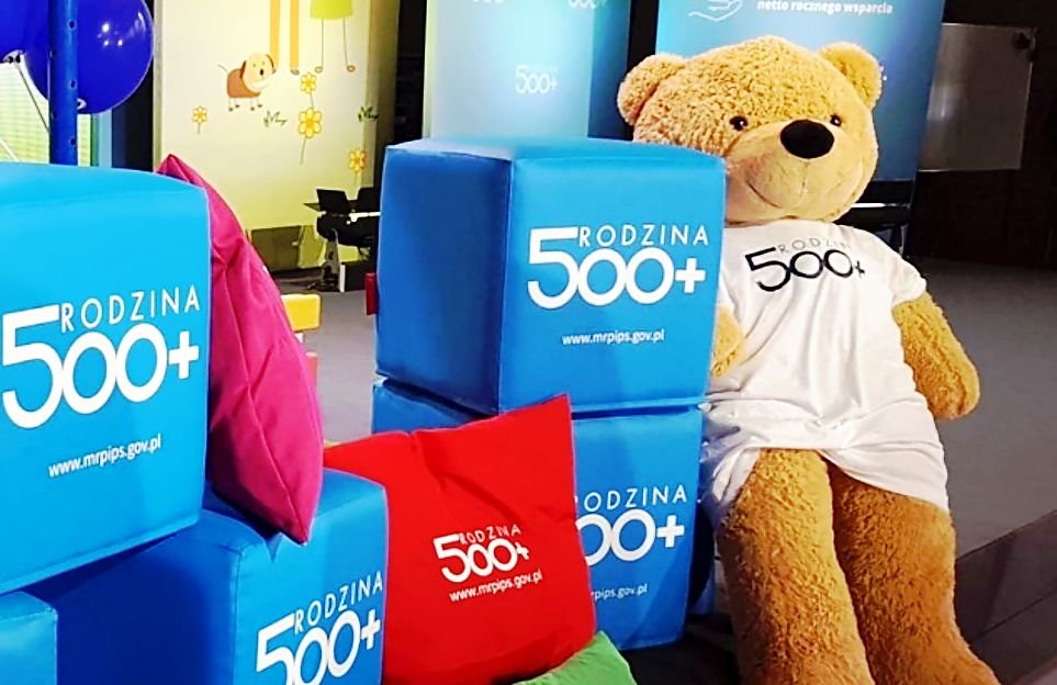 500 plus 2021 — jakie zmiany? Ministerstwo zaprzecza fake newsom [WNIOSEK]