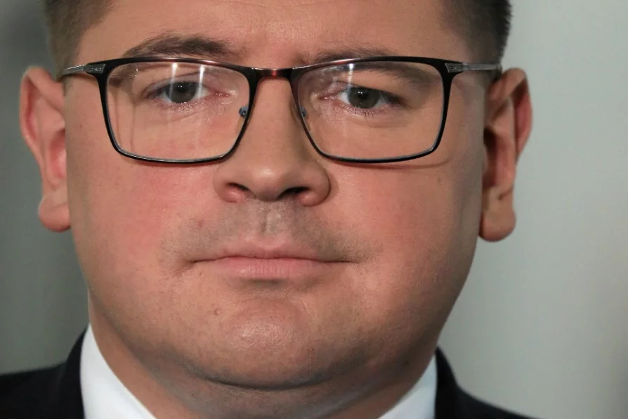 Tomasz Rzymkowski ocenia, że wybór pomiędzy Andrzejem Dudą a Rafałem Trzaskowskim oznacza wybór cywilizacyjny. Idzie o walkę małżeństwa jako związku kobiety i mężczyzny a nie "pana z kozą". Poseł PiS Tomasz Rzymkowski ocenia, że wybór pomiędzy Andrzejem Dudą a Rafałem Trzaskowskim sprowadza się do walki o małżeństwo jako związek kobiety i mężczyzny a nie "pana z kozą".