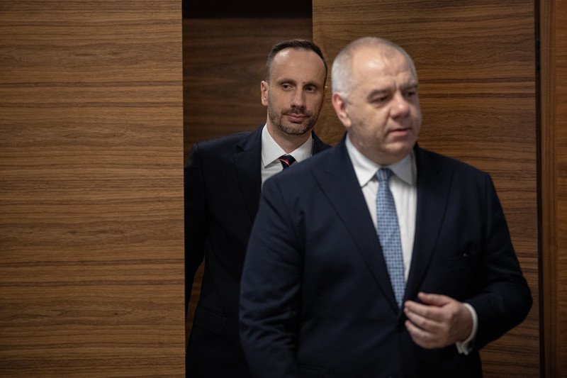 Jacek Sasin chce wyrzucić Janusza Kowalskiego z Ministerstwa Aktywów Państwowych.