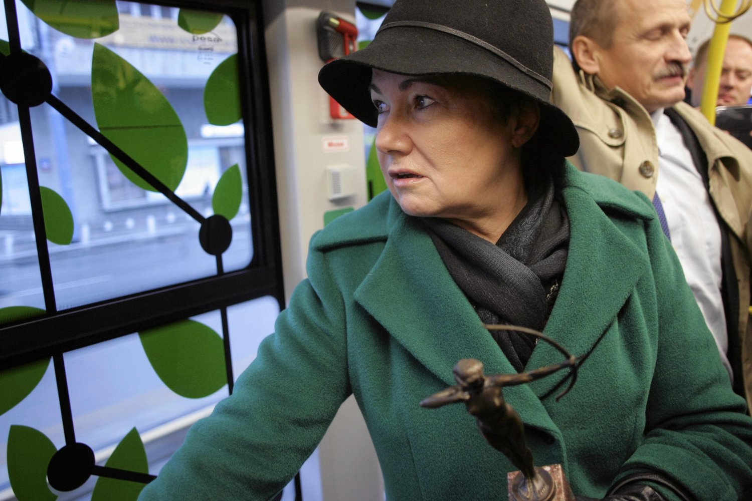 Prezydent Hanna Gronkiewicz Waltz podczas dziewiczego kursu dwukierunkowych tramwajem dostarczonym do stolicy w ramach trzw. kontraktu stulecia.