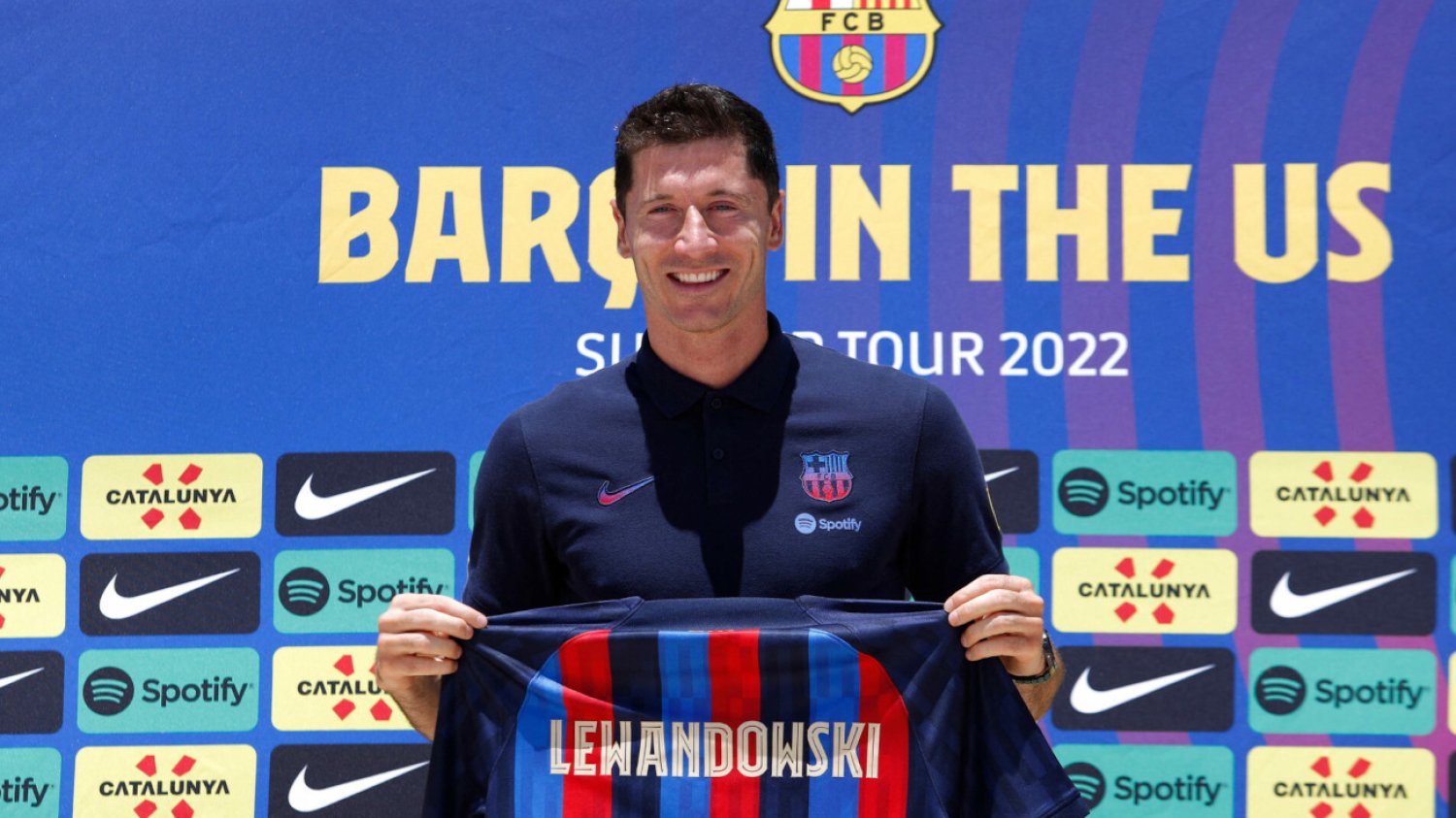 Robert Lewandowski musi jeszcze trochę poczekać na "swój" numer na koszulce. Podobnie jest z kibicami FC Barcelony.