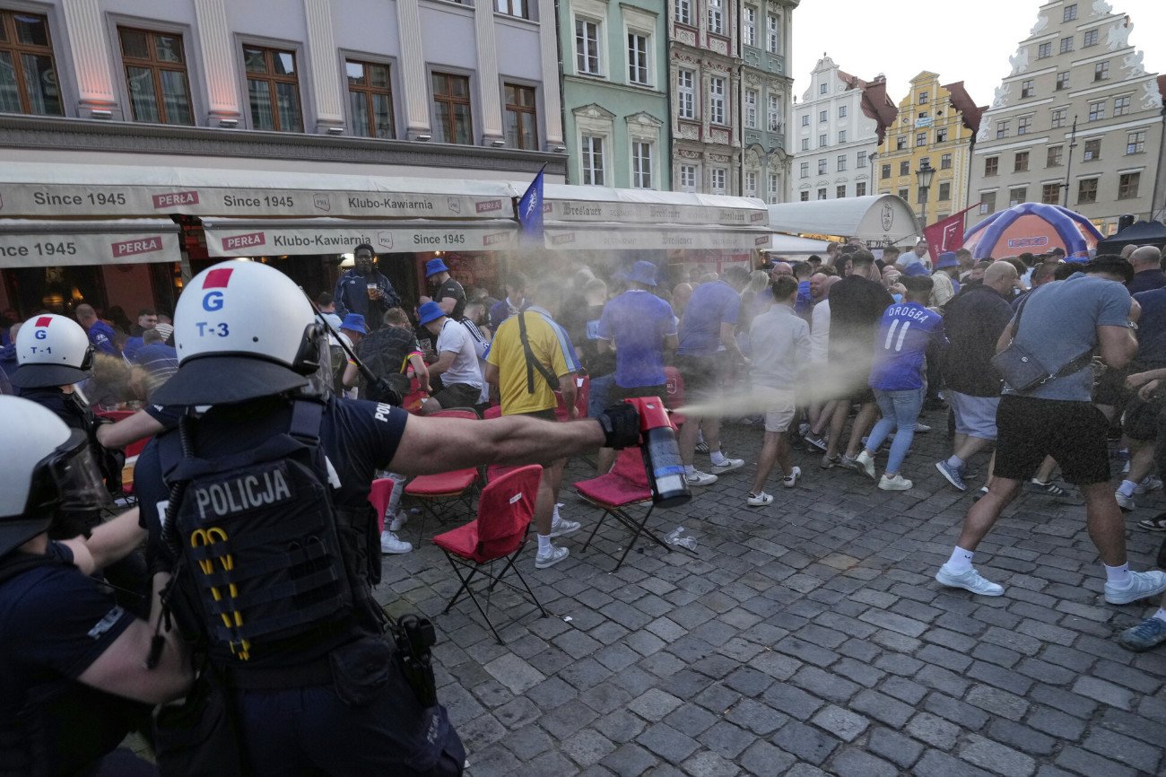 Ustawki kiboli na ulicach Wrocławia. Dantejskie sceny przed finałem Ligi Konfederacji