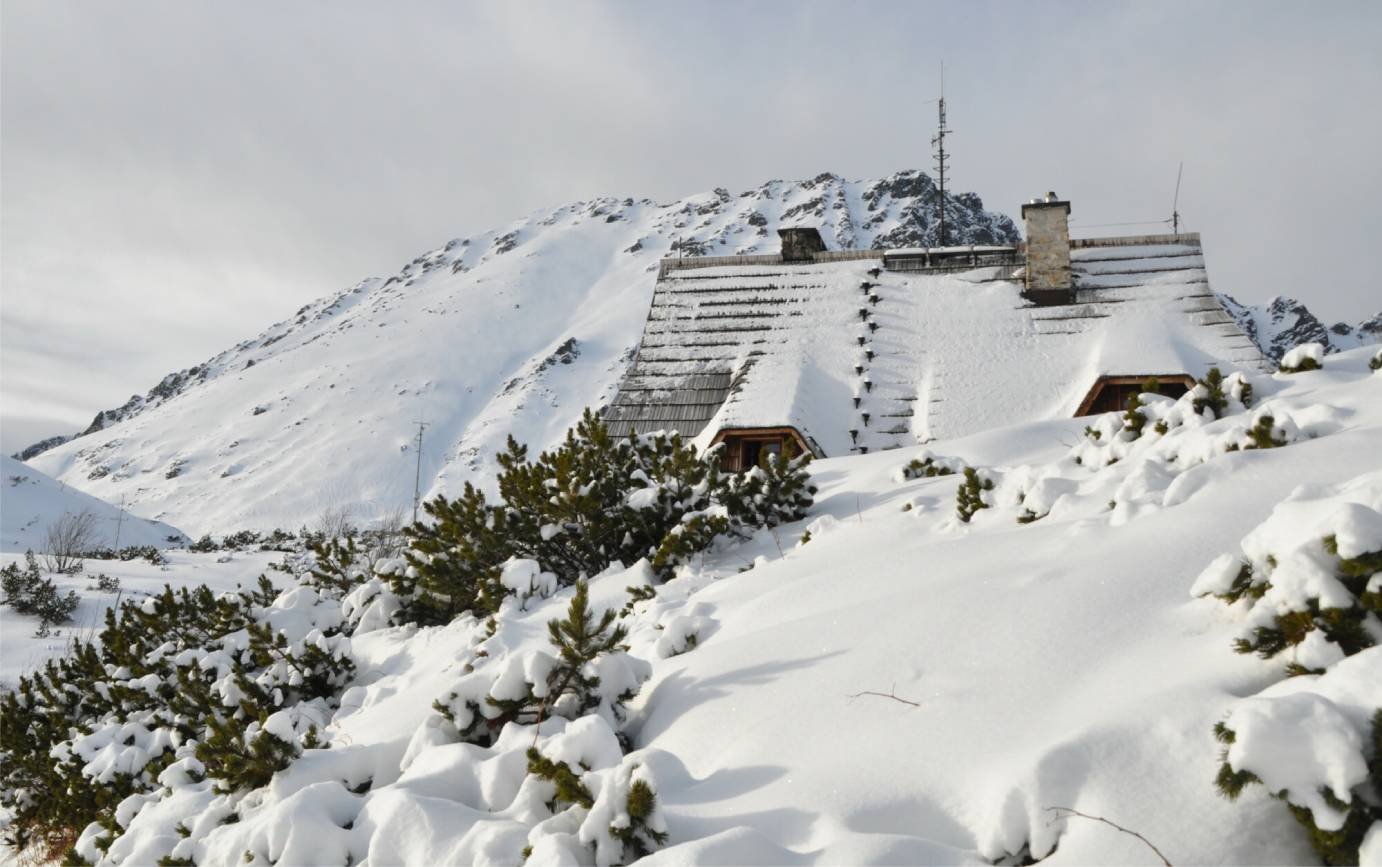 Schronisko w Tatrach odcięte od świata. Zasypało Dolinę Pięciu Stawów
