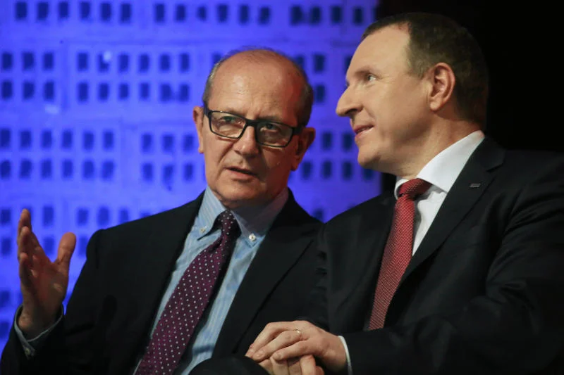 Jacek Kurski i Włodzimierz Szaranowicz podczas konferencji prasowej TVP.
