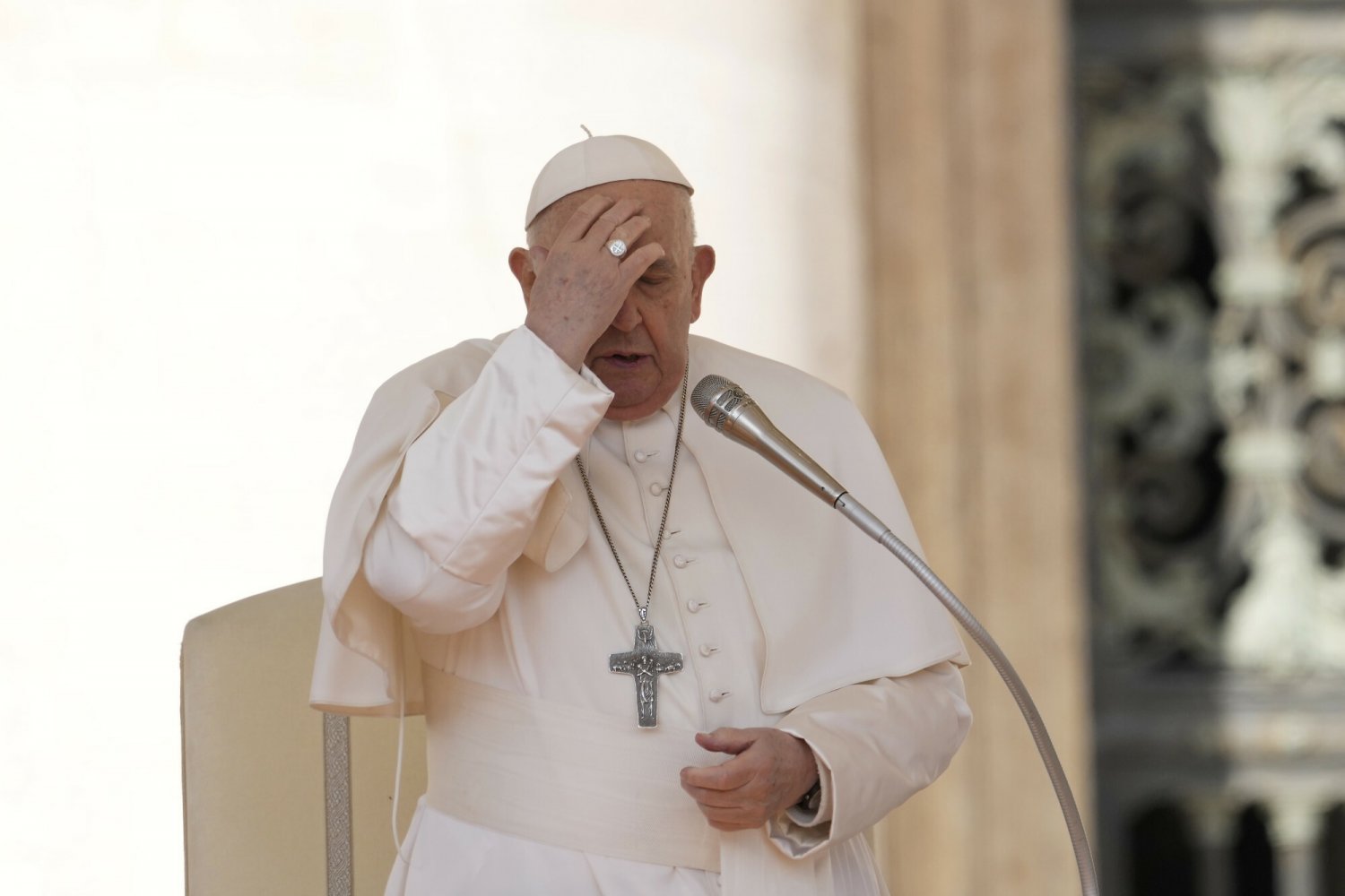 Papież Franciszek podczas środowej audiencji generalnej w Watykanie.