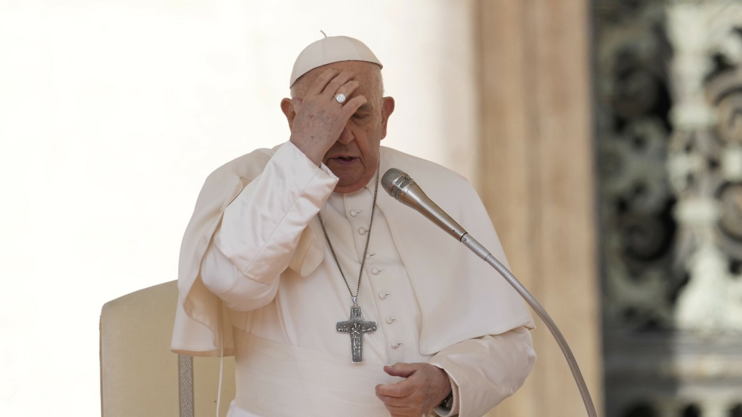 Papież Franciszek podczas środowej audiencji generalnej w Watykanie.
