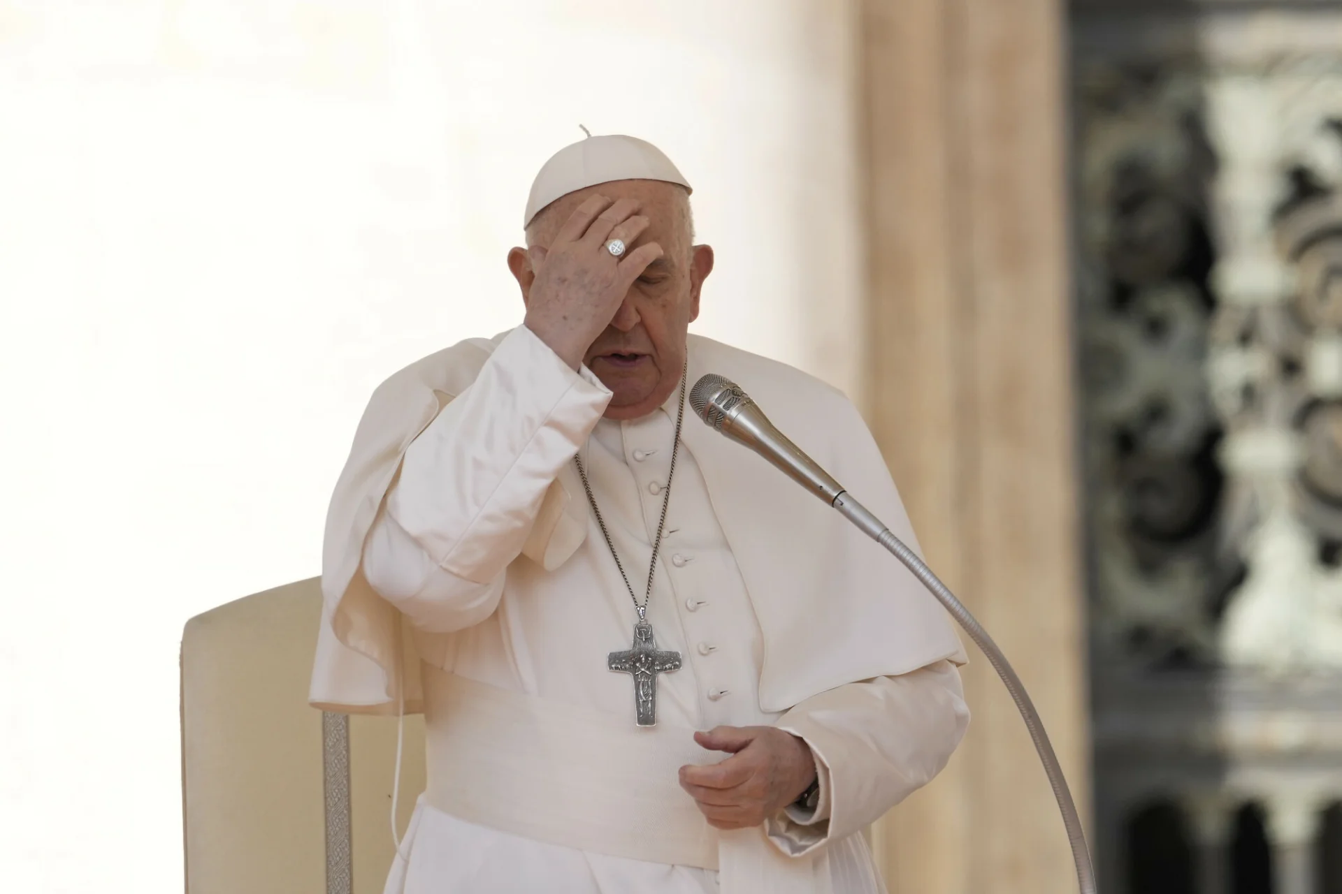 Papież Franciszek podczas środowej audiencji generalnej w Watykanie.