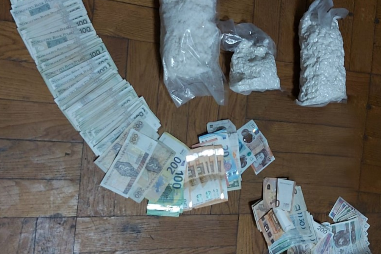 Szokujące doniesienia ze stolicy. Osadzeni i strażnicy handlowali narkotykami.