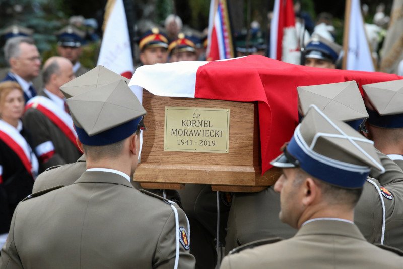 Mateusz Morawiecki opublikował poruszający wpis, w którym wspomniał zmarłego ojca.