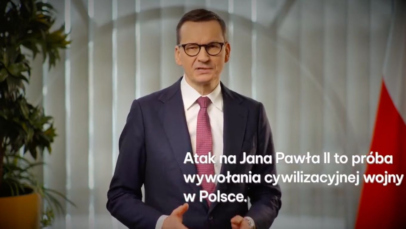 Premier Mateusz Morawiecki staje w obronie Jana Pawła II.